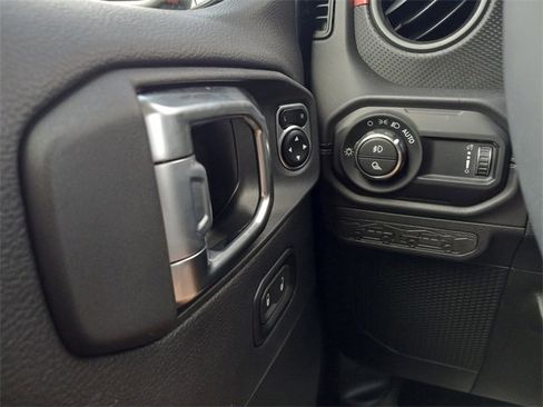 Used 2024 Jeep Gladiator Rubicon w/ Technology Group image 27