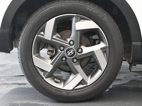 Used 2021 Hyundai Venue SEL w/ Cargo Package image 9