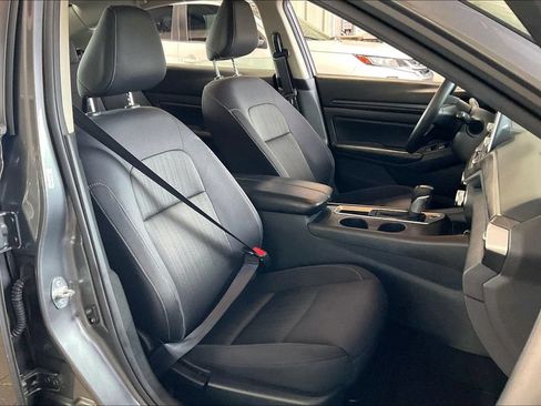 Used 2025 Nissan Altima 2.5 SV FWD image 21