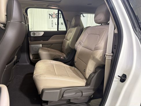 Used 2022 Lincoln Navigator L Reserve image 10