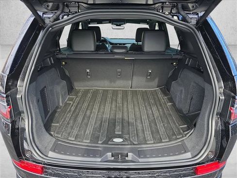 Used 2024 Land Rover Discovery Sport Dynamic SE image 12