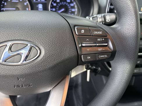 Used 2018 Hyundai Elantra GT FWD image 13