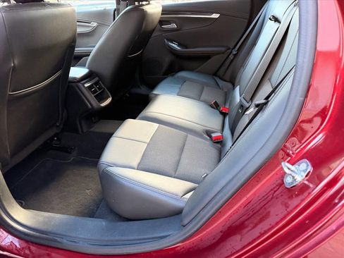 Used 2017 Chevrolet Impala LT w/ Convenience Package image 8