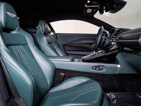 Used 2025 Aston Martin V8 Vantage Coupe RWD image 18
