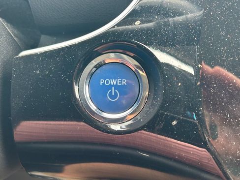 Used 2021 Toyota Prius XLE FWD image 25
