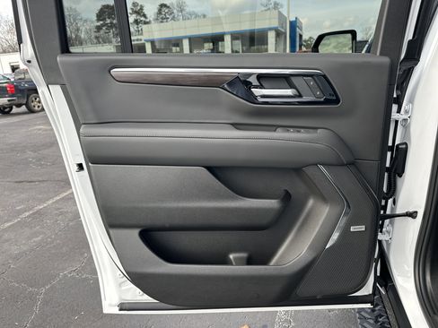 New 2026 Chevrolet Suburban Z71 image 23