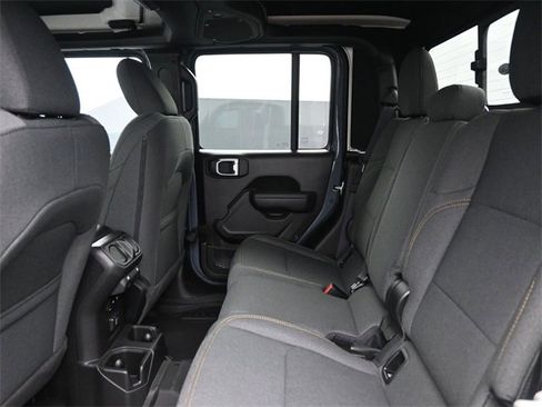 Used 2024 Jeep Gladiator Sport image 11