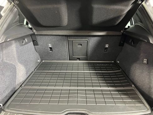 Used 2023 Volvo XC40 B5 Plus w/ Protection Package Premier image 28