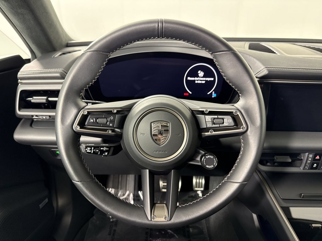 Certified 2025 Porsche Macan Turbo Electric AWD/4WD image 35
