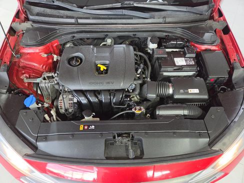 Used 2019 Hyundai Elantra SE FWD image 35