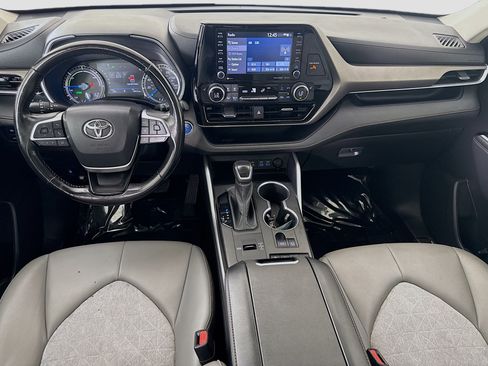 Used 2022 Toyota Highlander Bronze Edition FWD image 24