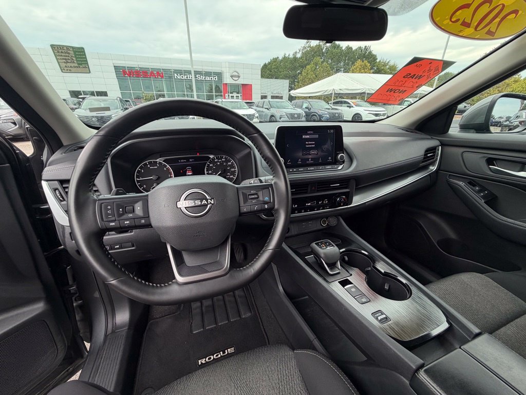 Certified 2025 Nissan Rogue SV FWD image 19