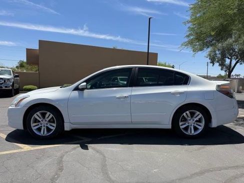 Used 2012 Nissan Altima 3.5 SR w/ Sport Pkg FWD image 6