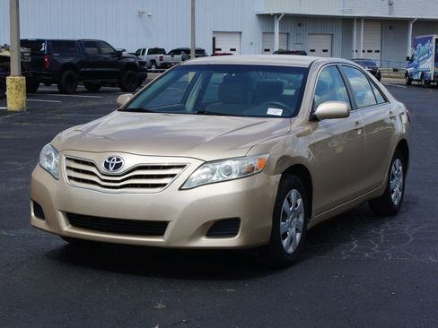 Used 2010 Toyota Camry LE FWD image 2