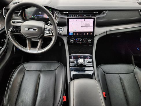 Used 2023 Jeep Grand Cherokee Overland AWD/4WD image 10