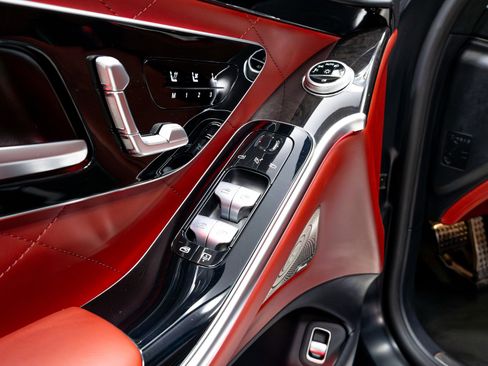 Used 2022 Mercedes-Benz S 580 4MATIC Sedan w/ AMG Line Package image 61