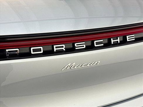 Certified 2026 Porsche Macan AWD/4WD image 23