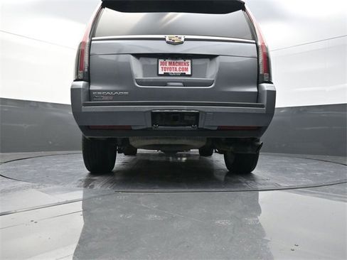 Used 2019 Cadillac Escalade Platinum image 32
