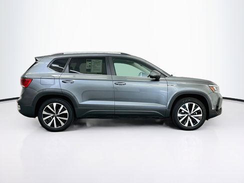 Used 2023 Volkswagen Taos SE w/ Panoramic Sunroof Package AWD/4WD image 10