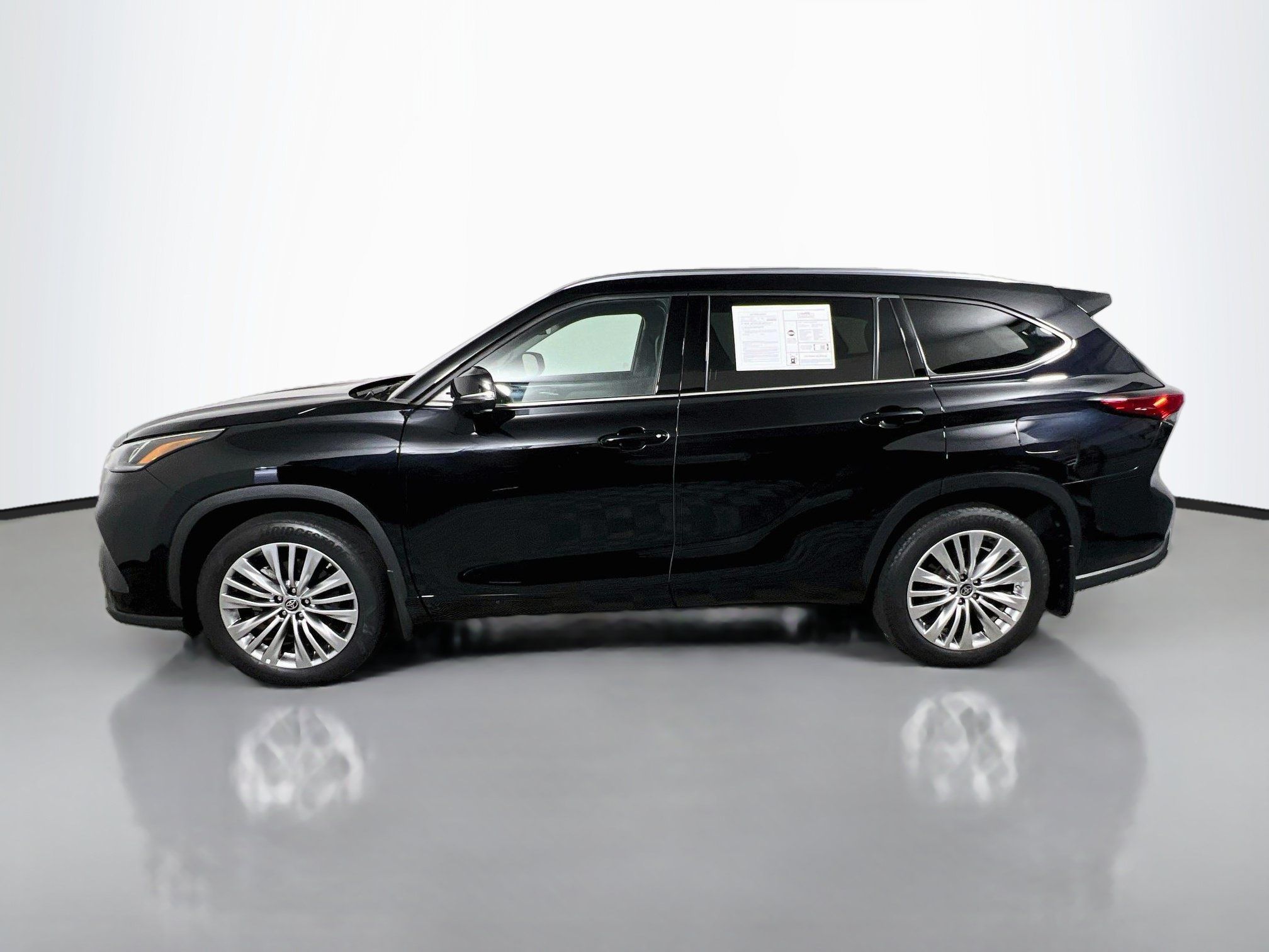 Used 2023 Toyota Highlander Platinum AWD/4WD image 9
