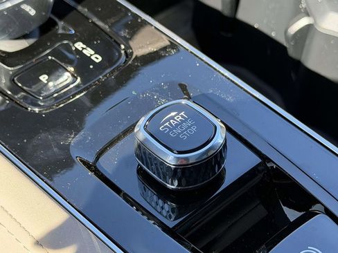 New 2026 Volvo XC90 B6 Plus w/ Protection Package Premier image 7