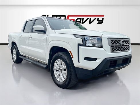 Used 2022 Nissan Frontier SV image 1