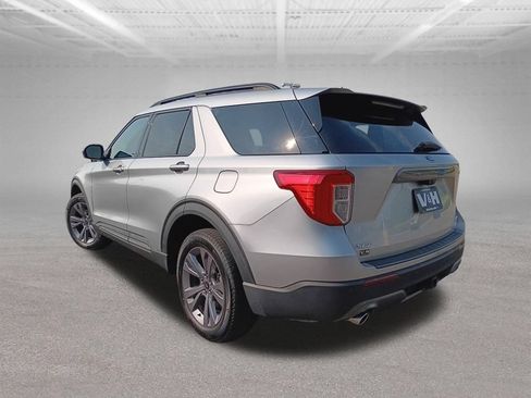 Used 2023 Ford Explorer XLT w/ Equipment Group 202A AWD/4WD image 4