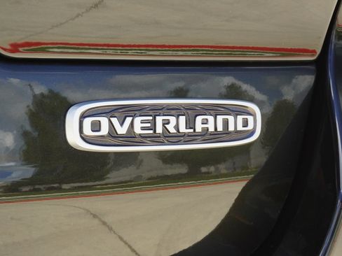 Used 2024 Jeep Grand Cherokee Overland w/ Luxury Tech Group IV AWD/4WD image 8
