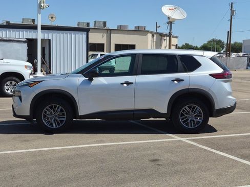Used 2024 Nissan Rogue S AWD/4WD image 9