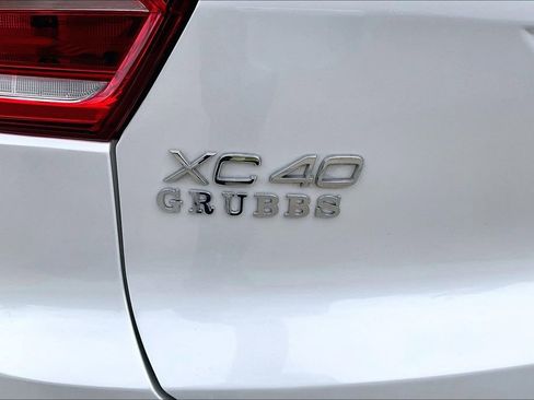 Used 2024 Volvo XC40 B5 Plus AWD/4WD image 42