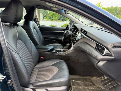 Used 2019 Toyota Camry SE FWD image 34