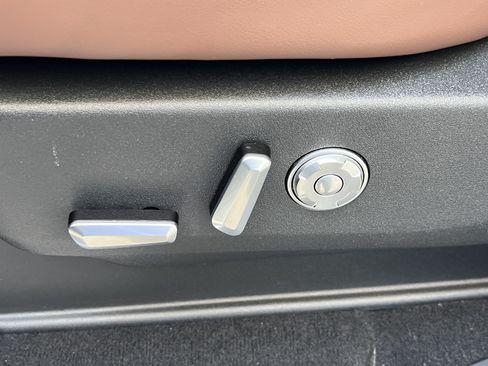 Certified 2025 Lincoln Navigator Reserve AWD/4WD image 34