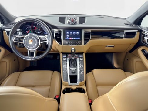 Used 2018 Porsche Macan AWD/4WD image 17