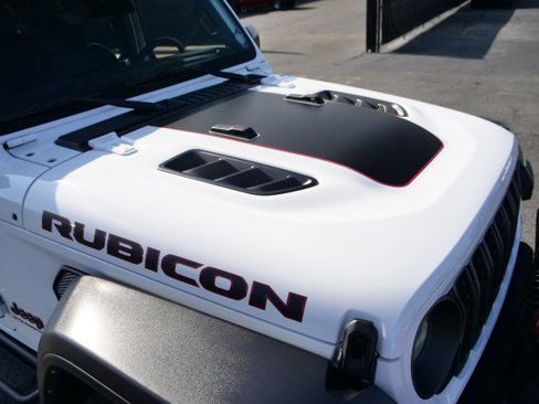 Used 2024 Jeep Gladiator Rubicon w/ Technology Group AWD/4WD image 15