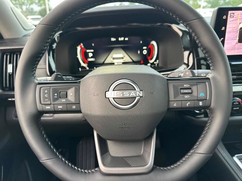 New 2026 Nissan Pathfinder Platinum AWD/4WD image 40
