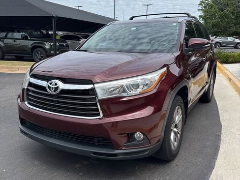 Used 2015 Toyota Highlander XLE FWD image 3