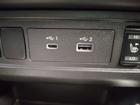 Used 2024 Nissan Frontier SV image 21