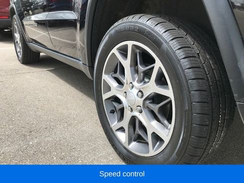 Used 2022 Jeep Grand Cherokee Limited w/ Technology Group AWD/4WD image 13