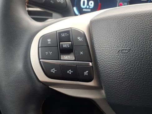 Used 2025 Ford Explorer Active w/ Active Comfort Package image 22