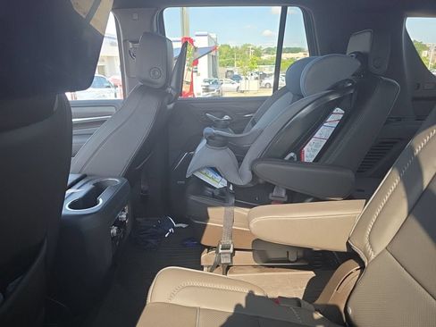 Used 2023 GMC Yukon Denali w/ Denali Reserve Package AWD/4WD image 4