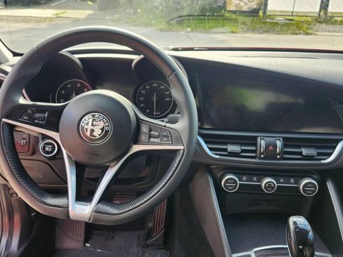 Used 2019 Alfa Romeo Giulia w/ Nero Edizione RWD image 18