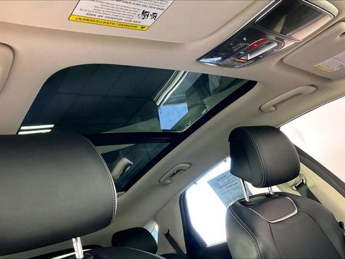 Used 2022 Genesis GV70 2.5T w/ Advanced Package image 23