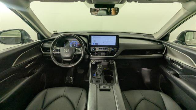 Used 2025 Toyota Grand Highlander AWD image 28