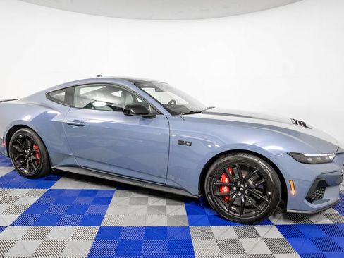 Used 2025 Ford Mustang GT Premium RWD image 3