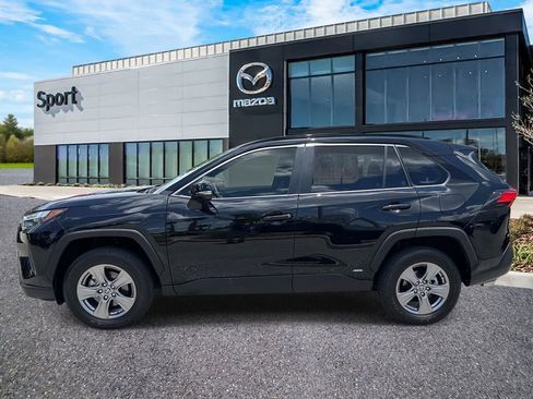 Used 2025 Toyota RAV4 LE AWD/4WD image 7