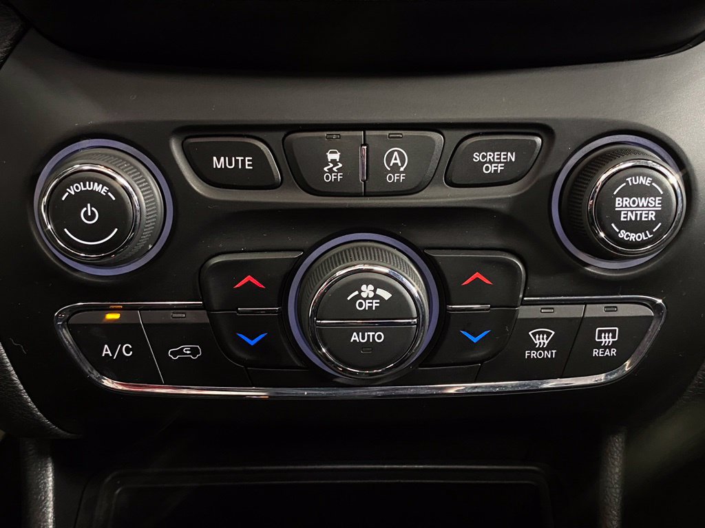 Used 2019 Jeep Cherokee Limited AWD/4WD image 25