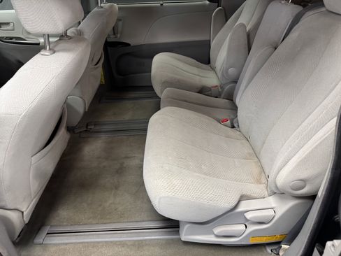 Used 2012 Toyota Sienna LE image 10