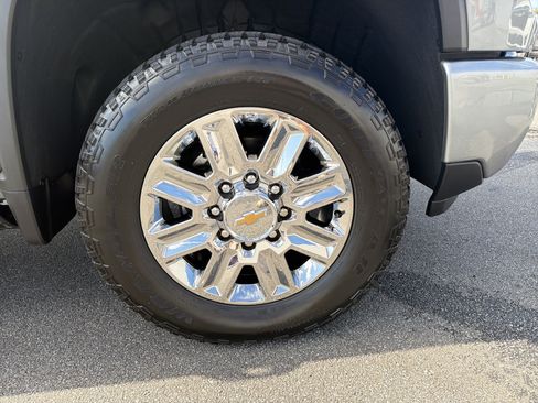 Used 2026 Chevrolet Silverado 2500 High Country w/ High Country Premium Package AWD/4WD image 14