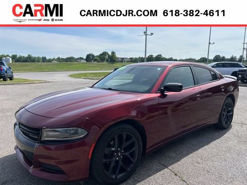 Used 2019 Dodge Charger SXT w/ Blacktop Package RWD image 3