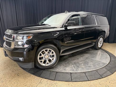 Used 2018 Chevrolet Suburban LT image 2